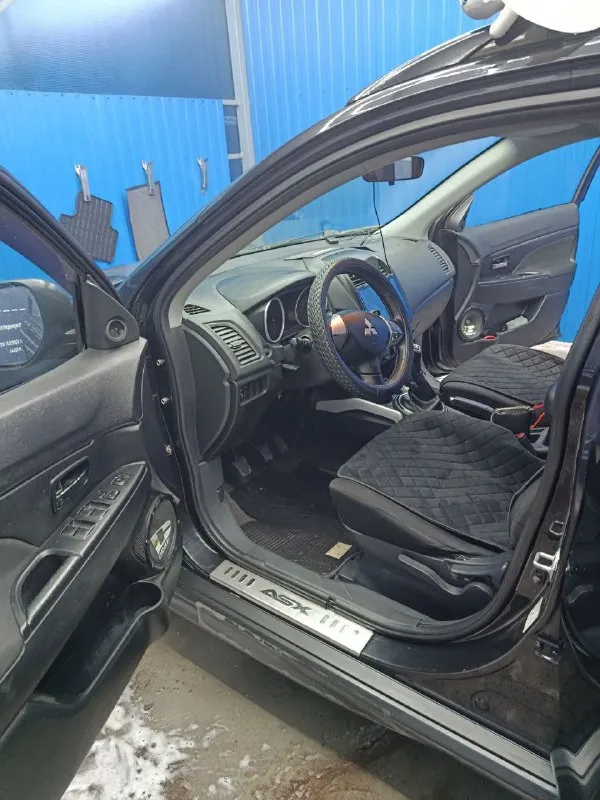 Mitsubishi asx🔴 японский кроссовер 2⃣0⃣1⃣3⃣с механической коробкой передач, передний привод, двигатель 1,6 л. , 116 л/с. оригинальный пробег 203455 ✅ комплектация: стеклоподъемники передние и задние, электро-регулировка зеркал, обогрев сидений, литые легкосплавные диски на зимней шиповоной резине. надежный и экономичный автомобиль для повседневной езды. расход от 6 л100 км круиз контроль, секретка для угона авто, мультимедийный экран, хорошая мультимедийная акустика. состояние на 4+ ходовая в круг новая, двигатель без нареканий, коробка без проблем. по кузову нужно приложить руки, машина после арт-обстрела, важные части кузова были заменены, нужно покрасить. по электрике все работает, кроме ремней безопасности, их нужно разблокировать, и заменить одну подушку безопасности, последствия обстрела. все косяки покажем, расскажем, ничего не скрываем. на просмотры в соседние города не катаюсь. продажа в городе донецк. цена:950 000 + торг так же возможен обмен в обе стороны. телефон для связи: +79494835279 - фотография - 4