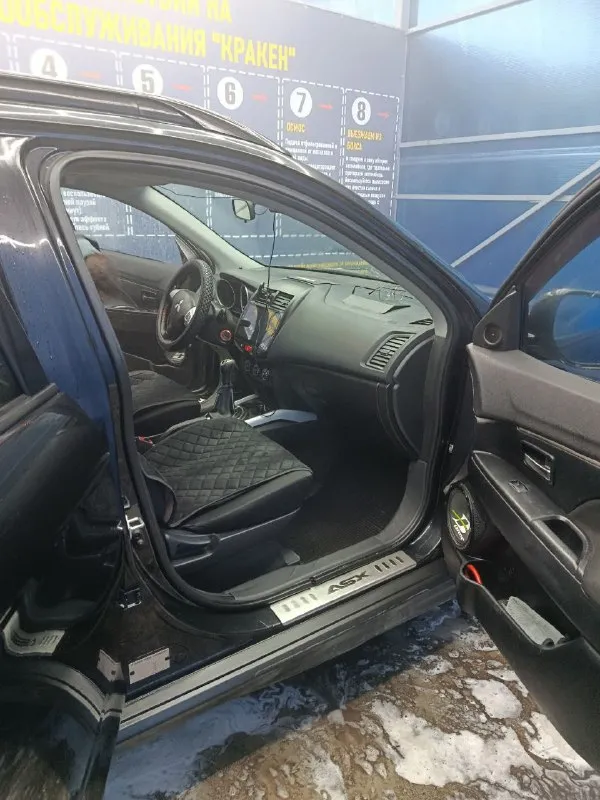 Mitsubishi asx🔴 японский кроссовер 2⃣0⃣1⃣3⃣с механической коробкой передач, передний привод, двигатель 1,6 л. , 116 л/с. оригинальный пробег 203455 ✅ комплектация: стеклоподъемники передние и задние, электро-регулировка зеркал, обогрев сидений, литые легкосплавные диски на зимней шиповоной резине. надежный и экономичный автомобиль для повседневной езды. расход от 6 л100 км круиз контроль, секретка для угона авто, мультимедийный экран, хорошая мультимедийная акустика. состояние на 4+ ходовая в круг новая, двигатель без нареканий, коробка без проблем. по кузову нужно приложить руки, машина после арт-обстрела, важные части кузова были заменены, нужно покрасить. по электрике все работает, кроме ремней безопасности, их нужно разблокировать, и заменить одну подушку безопасности, последствия обстрела. все косяки покажем, расскажем, ничего не скрываем. на просмотры в соседние города не катаюсь. продажа в городе донецк. цена:950 000 + торг так же возможен обмен в обе стороны. телефон для связи: +79494835279 - фотография - 5