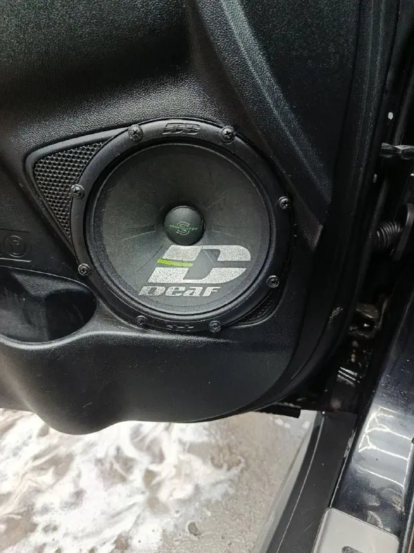 Mitsubishi asx🔴 японский кроссовер 2⃣0⃣1⃣3⃣с механической коробкой передач, передний привод, двигатель 1,6 л. , 116 л/с. оригинальный пробег 203455 ✅ комплектация: стеклоподъемники передние и задние, электро-регулировка зеркал, обогрев сидений, литые легкосплавные диски на зимней шиповоной резине. надежный и экономичный автомобиль для повседневной езды. расход от 6 л100 км круиз контроль, секретка для угона авто, мультимедийный экран, хорошая мультимедийная акустика. состояние на 4+ ходовая в круг новая, двигатель без нареканий, коробка без проблем. по кузову нужно приложить руки, машина после арт-обстрела, важные части кузова были заменены, нужно покрасить. по электрике все работает, кроме ремней безопасности, их нужно разблокировать, и заменить одну подушку безопасности, последствия обстрела. все косяки покажем, расскажем, ничего не скрываем. на просмотры в соседние города не катаюсь. продажа в городе донецк. цена:950 000 + торг так же возможен обмен в обе стороны. телефон для связи: +79494835279 - фотография - 7