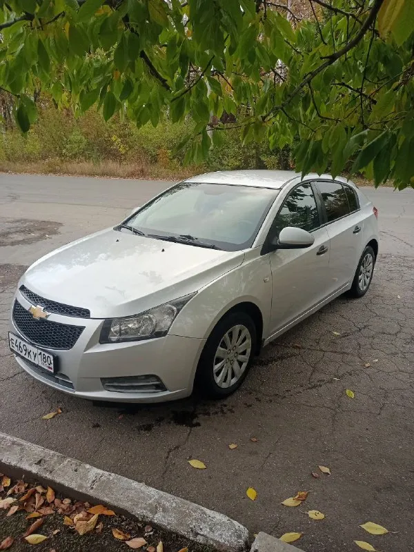 Продам шевроле круз 2012 года выпуска мотор 1.6, кпп механика (самая надёжная связка) пробег 202 тыс. км кузов в отличном состоянии (гнили, рыжья нет) салон ухоженный, работает каждая кнопочка авто в состоянии сел и поехал цена: 730 тыс. торг строго у капота машина находится в харцызске тел: +79496008781 - фотография - 7