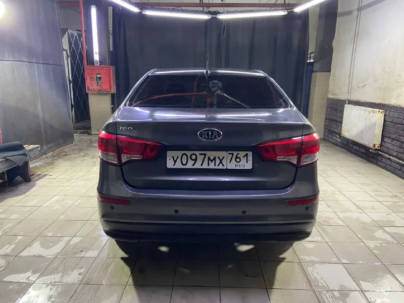 💥продам kia rio iii рестайлинг, 2016 (собственник)💥 1.4 at, 107 л. с., пробег - 141.741 км. 🛠 по кузову имеются два недостатка: 1. левое заднее крыло (на фото указал) – 09.05.2025 припарковался во дворе, на след утро увидел что притерли, времени исправить не нашел. 2. правый порог – замят от предыдущей хозяйки авто, времени исправить также не нашел; 🛠 без дтп. осмотр авто в любое время в днр, г. донецк 🎁 900.000 ₽ 📞 +79497308268 - фотография - 3