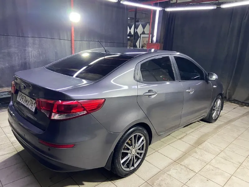 💥продам kia rio iii рестайлинг, 2016 (собственник)💥 1.4 at, 107 л. с., пробег - 141.741 км. 🛠 по кузову имеются два недостатка: 1. левое заднее крыло (на фото указал) – 09.05.2025 припарковался во дворе, на след утро увидел что притерли, времени исправить не нашел. 2. правый порог – замят от предыдущей хозяйки авто, времени исправить также не нашел; 🛠 без дтп. осмотр авто в любое время в днр, г. донецк 🎁 900.000 ₽ 📞 +79497308268 - фотография - 8