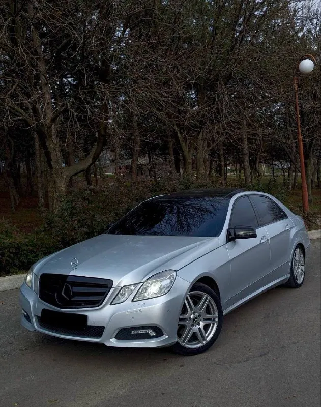 В продаже mercedes benz e-class w212 двигатель 3.5 работает идеально, все расходники заменены ничего делать не нужно! коробка автомат работает идеально без пинков и рывков, ходовая отрабатывает так как и должна! автомобиль имеет красивый внешний вид, без внимания не остаётся, достойная комплектация: датчики света и дождя, электро регулировки всех сидений, панорама, качественная музыка и тд. юридически абсолютно чистый автомобиль, рассмотрю ваши предложения на обмен также возможна продажа в кредит осмотр донецк цена: 1.380.000₽, торг быстрому покупателю! ☎️ +7 (949) 453-80-40 📞 звоните: +7(949)4538040 - фотография - 2