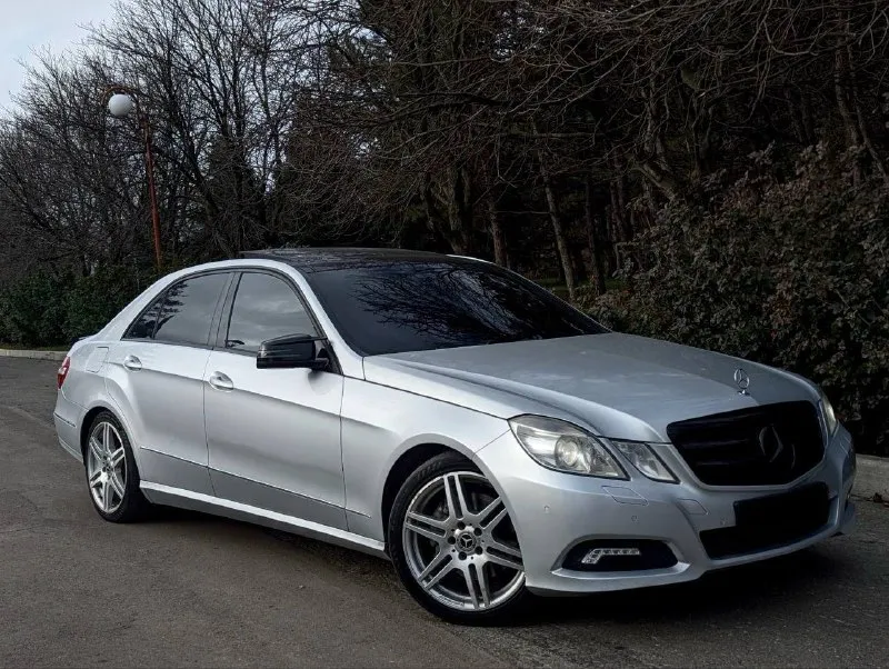 В продаже mercedes benz e-class w212 двигатель 3.5 работает идеально, все расходники заменены ничего делать не нужно! коробка автомат работает идеально без пинков и рывков, ходовая отрабатывает так как и должна! автомобиль имеет красивый внешний вид, без внимания не остаётся, достойная комплектация: датчики света и дождя, электро регулировки всех сидений, панорама, качественная музыка и тд. юридически абсолютно чистый автомобиль, рассмотрю ваши предложения на обмен также возможна продажа в кредит осмотр донецк цена: 1.380.000₽, торг быстрому покупателю! ☎️ +7 (949) 453-80-40 📞 звоните: +7(949)4538040 - фотография - 3