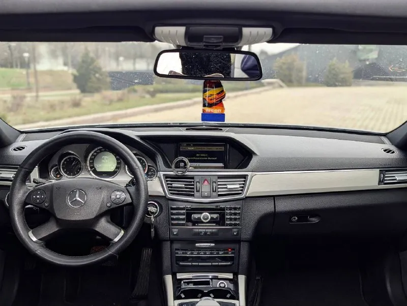 В продаже mercedes benz e-class w212 двигатель 3.5 работает идеально, все расходники заменены ничего делать не нужно! коробка автомат работает идеально без пинков и рывков, ходовая отрабатывает так как и должна! автомобиль имеет красивый внешний вид, без внимания не остаётся, достойная комплектация: датчики света и дождя, электро регулировки всех сидений, панорама, качественная музыка и тд. юридически абсолютно чистый автомобиль, рассмотрю ваши предложения на обмен также возможна продажа в кредит осмотр донецк цена: 1.380.000₽, торг быстрому покупателю! ☎️ +7 (949) 453-80-40 📞 звоните: +7(949)4538040 - фотография - 9