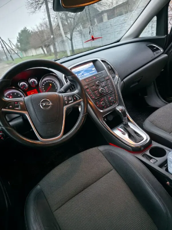 Продам opel астра j 2011 год 1.6 турбо (180) сил в хорошем состоянии! масло не ест. коробка автомат 6ст. максимальная комплектация автозапуск. датчик дождя датчик света. .. подогревы руля сидений зеркал климат круиз. цена 710 000 торг, обмен, машина без гнили и рыжиков вообще. г. донецк, киевский район, тел+79493152333 📞 звоните: +7(949)3152333 - фотография - 10