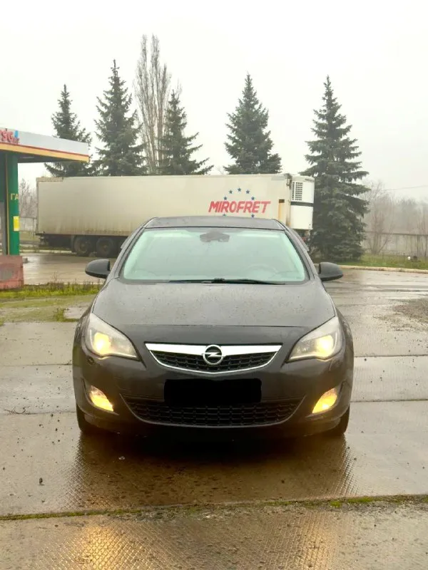 Продам opel астра j 2011 год 1.6 турбо (180) сил в хорошем состоянии! масло не ест. коробка автомат 6ст. максимальная комплектация автозапуск. датчик дождя датчик света. .. подогревы руля сидений зеркал климат круиз. цена 710 000 торг, обмен, машина без гнили и рыжиков вообще. г. донецк, киевский район, тел+79493152333 📞 звоните: +7(949)3152333 - фотография - 2