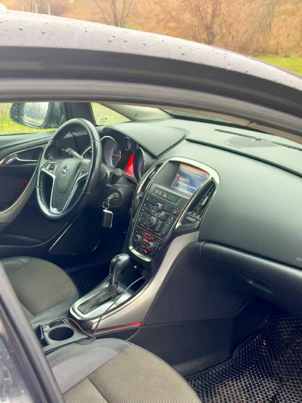 Продам opel астра j 2011 год 1.6 турбо (180) сил в хорошем состоянии! масло не ест. коробка автомат 6ст. максимальная комплектация автозапуск. датчик дождя датчик света. .. подогревы руля сидений зеркал климат круиз. цена 710 000 торг, обмен, машина без гнили и рыжиков вообще. г. донецк, киевский район, тел+79493152333 📞 звоните: +7(949)3152333 - фотография - 9