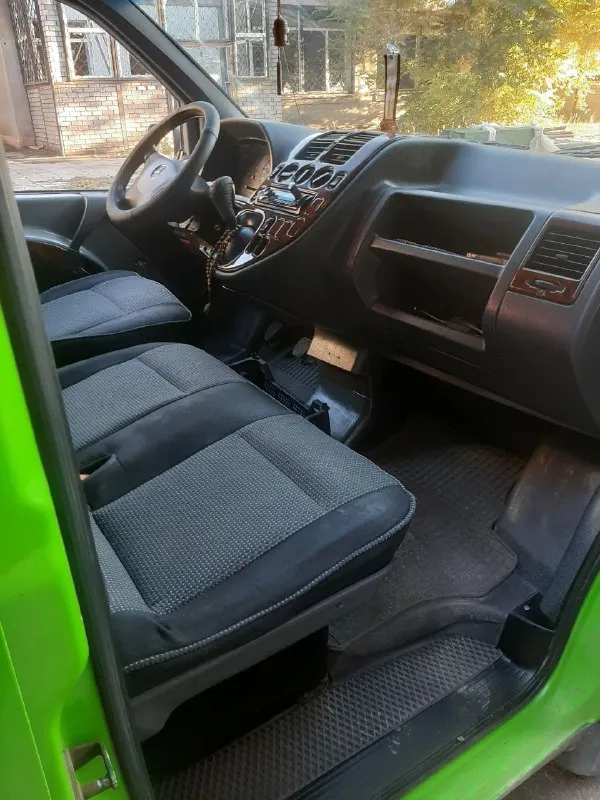 Продам mercedes vito 1998г 2,3д без турбины на полном ходу, по документам 7+1 пасажир с переоформление двигатель после ремонта, по кузову есть коррозия 520тыс. р т +79495226280 📲 tg: александр 📞 звоните: +7(949)5226280 - фотография - 6