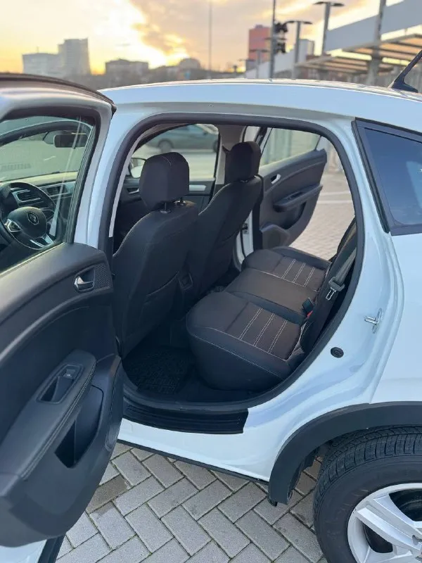 Продам паркетник renault arkana 2022 г. в. в отличном состоянии. 1.6 бензин, коробка автомат. пробег 109 000 км. один хозяин. шикарная комплектация! бесключевой доступ и система старт-стоп, климат-контроль, подогрев сидений, руля и лобового, установлен электро фен, печка дует теплым сразу, оптика передняя led pure vision, светит очень ярко, задняя диодная, круиз-контроль, парктроники, датчик света и дождя, интеллектуальные помощники esp, asr, hsa, bas, ebd и много всего еще. дорогая магнитола на андроиде со всеми возможными функциями. компоновка двигателя и трансмиссии самая надежная в линейке. недавно пройдено большое то. всегда обслуживали на официальном сервисе. сервисная книжка и инструкция по эксплуатации имеется. очень экономичный расход трасса 5.5 город 7.4. большой багажник и высокий клиренс. два комплекта резины в отличном состоянии. причина продажи, купили новый автомобиль, а этот стоит в гараже. цена 1 330 000. осмотр донецк, центр. +7 (949) 089-35-30 - фотография - 9