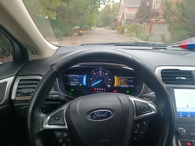 Ford fusion гибрид 2019 года, бесключевой доступ, адаптивный круиз контроль, датчики столкновения, света, дождя, подогрев сидений, лобового и зеркал, удержание в полосе, русифицированная мультимедиа с навигацией, автозапуск, пробег 100000 км. мариуполь цена 1800000 торг. +79495508812 александр 📲 tg: alexx 📞 звоните: +7(949)5508812 - фотография - 9