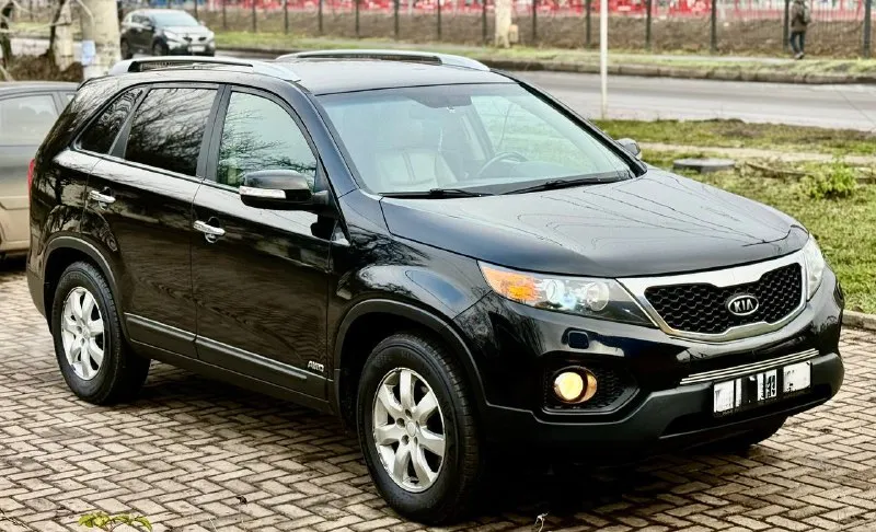 Kia sorento 2011 год эксп, 2.4 бензин 4wd, 178 тыс км пробег, автомобиль в отличном состоянии! без рыжиков и ржавчины, двигатель ходовая полный привод в безупречном состоянии! салон ухоженный! комплектация полный жир, есть все для комфортной езды! два комплекта ключей полный пакет документов любое оформление! срочно все вопросы по телефону звонить в любое время! цена из за срочности! 1 230 000 тыс руб, +7949-612-37-14 +7949-840-60-88 📞 звоните: +7(949)6123714 - фотография - 3