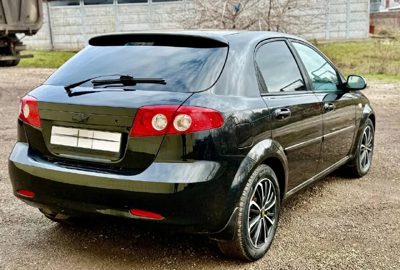 Chevrolet lacetti 2008 год эксп, 1.6 бензин механика, автомобиль в отличном состоянии! двигатель ходовая коробка в отличном состоянии! без дтп практически в родной краски! без гнили и ржавчины! салон чист ухоженный! два комплекта ключей и резины! полный пакет документов! срочно все вопросы по телефону звонить в. любое время! цена 445 000 тыс руб! +7949-617-56-33 +7949-126-69-16 📞 звоните: +7(949)6175633 - фотография - 2