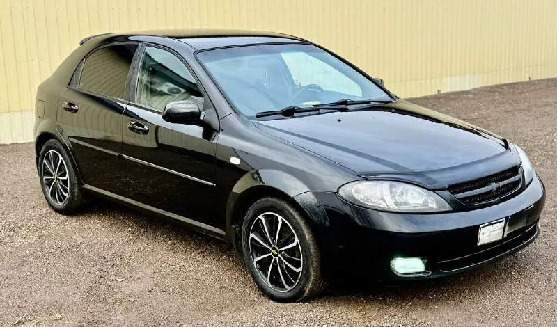 Chevrolet lacetti 2008 год эксп, 1.6 бензин механика, автомобиль в отличном состоянии! двигатель ходовая коробка в отличном состоянии! без дтп практически в родной краски! без гнили и ржавчины! салон чист ухоженный! два комплекта ключей и резины! полный пакет документов! срочно все вопросы по телефону звонить в. любое время! цена 445 000 тыс руб! +7949-617-56-33 +7949-126-69-16 📞 звоните: +7(949)6175633 - фотография - 3