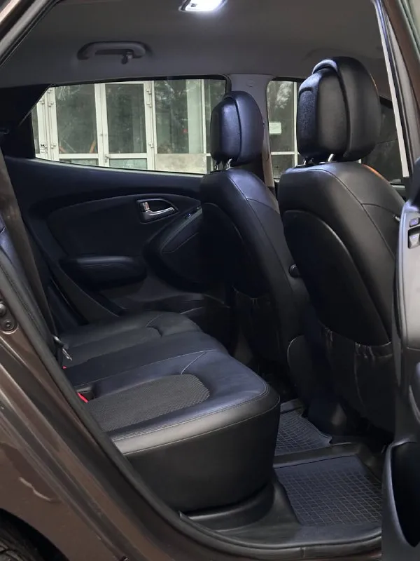 Город донецк - макеевка. цена - 1.285.000₽ телефон +7949-989-62-00 марка - hyundai ix35 год выпуска - 2013 коробка - автомат aisin 6ст самая надежная! привод - подключаемый 4wd рабочий! пробег - 219 тысяч км # - работает идеально без задиров! без каких либо звуков и шумов, как на холодную так и на горячую! коробка - автомат работает идеально, без пинков и рывков! автомобиль полностью обслужен! комплектации богатая - заводской большой монитор с навигацией и bluetooth. заводской самбуфер. полный электро пакет. авто свет. авто дождь. подогрев всех сидений. кожаный салон. кожаный мультруль. круиз контроль. заводские диски. авто запуск starline звоните в любое время, если не доступен звоните еще раз связь плохая! 📞 +7(949)9896200 📞 звоните: +7(949)9896200 - фотография - 10