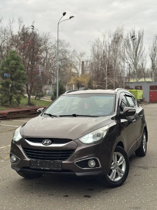 Город донецк - макеевка. цена - 1.285.000₽ телефон +7949-989-62-00 марка - hyundai ix35 год выпуска - 2013 коробка - автомат aisin 6ст самая надежная! привод - подключаемый 4wd рабочий! пробег - 219 тысяч км # - работает идеально без задиров! без каких либо звуков и шумов, как на холодную так и на горячую! коробка - автомат работает идеально, без пинков и рывков! автомобиль полностью обслужен! комплектации богатая - заводской большой монитор с навигацией и bluetooth. заводской самбуфер. полный электро пакет. авто свет. авто дождь. подогрев всех сидений. кожаный салон. кожаный мультруль. круиз контроль. заводские диски. авто запуск starline звоните в любое время, если не доступен звоните еще раз связь плохая! 📞 +7(949)9896200 📞 звоните: +7(949)9896200 - фотография - 2