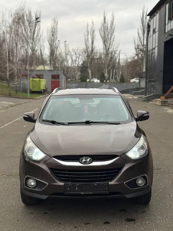 Город донецк - макеевка. цена - 1.285.000₽ телефон +7949-989-62-00 марка - hyundai ix35 год выпуска - 2013 коробка - автомат aisin 6ст самая надежная! привод - подключаемый 4wd рабочий! пробег - 219 тысяч км # - работает идеально без задиров! без каких либо звуков и шумов, как на холодную так и на горячую! коробка - автомат работает идеально, без пинков и рывков! автомобиль полностью обслужен! комплектации богатая - заводской большой монитор с навигацией и bluetooth. заводской самбуфер. полный электро пакет. авто свет. авто дождь. подогрев всех сидений. кожаный салон. кожаный мультруль. круиз контроль. заводские диски. авто запуск starline звоните в любое время, если не доступен звоните еще раз связь плохая! 📞 +7(949)9896200 📞 звоните: +7(949)9896200 - фотография - 3