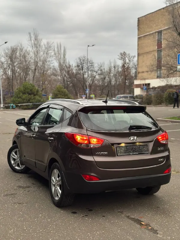 Город донецк - макеевка. цена - 1.285.000₽ телефон +7949-989-62-00 марка - hyundai ix35 год выпуска - 2013 коробка - автомат aisin 6ст самая надежная! привод - подключаемый 4wd рабочий! пробег - 219 тысяч км # - работает идеально без задиров! без каких либо звуков и шумов, как на холодную так и на горячую! коробка - автомат работает идеально, без пинков и рывков! автомобиль полностью обслужен! комплектации богатая - заводской большой монитор с навигацией и bluetooth. заводской самбуфер. полный электро пакет. авто свет. авто дождь. подогрев всех сидений. кожаный салон. кожаный мультруль. круиз контроль. заводские диски. авто запуск starline звоните в любое время, если не доступен звоните еще раз связь плохая! 📞 +7(949)9896200 📞 звоните: +7(949)9896200 - фотография - 4