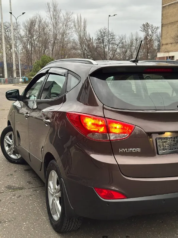 Город донецк - макеевка. цена - 1.285.000₽ телефон +7949-989-62-00 марка - hyundai ix35 год выпуска - 2013 коробка - автомат aisin 6ст самая надежная! привод - подключаемый 4wd рабочий! пробег - 219 тысяч км # - работает идеально без задиров! без каких либо звуков и шумов, как на холодную так и на горячую! коробка - автомат работает идеально, без пинков и рывков! автомобиль полностью обслужен! комплектации богатая - заводской большой монитор с навигацией и bluetooth. заводской самбуфер. полный электро пакет. авто свет. авто дождь. подогрев всех сидений. кожаный салон. кожаный мультруль. круиз контроль. заводские диски. авто запуск starline звоните в любое время, если не доступен звоните еще раз связь плохая! 📞 +7(949)9896200 📞 звоните: +7(949)9896200 - фотография - 5