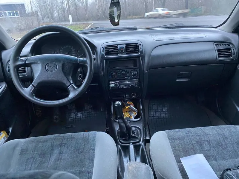 Продаю мазду 626 1998 год мотор 2.0 механика состояние хорошее цена 245₽, днище, пороги целые, технически все нормально, гидроусилитель, стеклоподъемник, кондиционер, мотор коробка работают хорошо, ходовая перебиралась, документы в порядке, переоформление в мрэо, осмотр макеевка, вопросы по тел +79494936731 или +79493145487 торг - фотография - 3