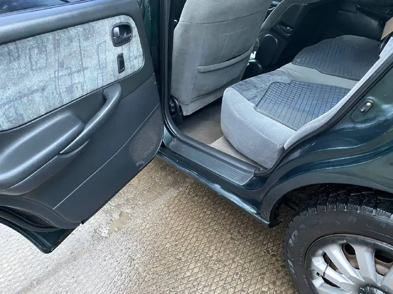 Продаю мазду 626 1998 год мотор 2.0 механика состояние хорошее цена 245₽, днище, пороги целые, технически все нормально, гидроусилитель, стеклоподъемник, кондиционер, мотор коробка работают хорошо, ходовая перебиралась, документы в порядке, переоформление в мрэо, осмотр макеевка, вопросы по тел +79494936731 или +79493145487 торг - фотография - 5