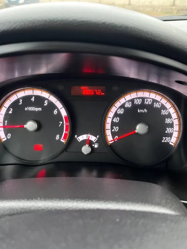 Продам kia rio ii год выпуска:2011 пробег, км:189 000 (оригинал) двигатель: 1.4 на механике, заводится с пол оборота, работает тихо, без каких-либо шумов, масло не ест от слова совсем. диски r14 (лето) + комплект зимы на штампах. автомобиль в идеальном техническом состоянии, полностью в заводском окрасе (есть небольшие косяки по лкп). днище, пороги целые, эур, 4 стеклоподъемника, сигнализация, кондиционер, по машине много всего было сделано для себя, не для продажи салон-чистый, ухоженный, не прокуренный. по электрике -делать ничего не нужно, каждая кнопка работает отличная магнитола с хорошими динамиками и усилителем. два комплекта ключей, полный пакет документов. гаражное хранение. осмотр макеевка. +7 (949) 306-71-41 цена: 700 000. 📲 tg: руслан 📞 звоните: +7(949)3067141 - фотография - 10