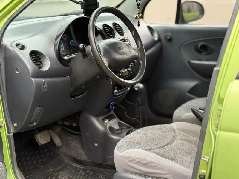 ❗❗❗ срочная продажа авто внимание коробка автомат в продаже ⚡⚡⚡daewo matiz⚡⚡⚡ машина в идеальном состоянии просто 💥💨💯 объем 0.8 кпп автомат полностью исправная ходовая авто без вложений в идеальном состоянии ни гнили ни ржи и без намёков на это авто 2005 года хорошая комплектация салон аккуратный и опрятный все что должно работать работает электростеклоподъемники обогрев заднего стекла хорошая магнитола гур кондиционер работает пробег 128.000 родной двигатель шепчет 🫀 звонить по номеру +79514997205 +79495608789 цена 355.000 в комплекте с зимней резиной город донецк хороший торг реальным покупателям полное переоформление в мрэо связь тг, ватсап +79495608789 +79514997205 📞 звоните: +7(949)5608789 - фотография - 7