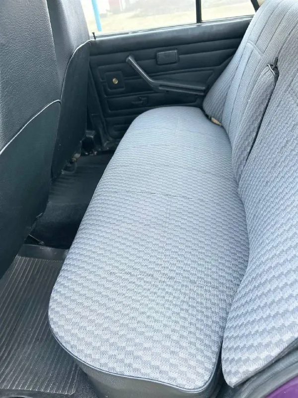 Срочно ‼️ продаю свою ваз 2107. год 2004 пробег 62 тысячи топливо ⛽️ бензин 1 хозяин с автосалона документы в полном порядке автомобиль в отличном состояние без вложений сел и поехал двигатель 1.6 работает тихо не троит не дымит масло не хавает. коробочка 5 ступка. включается без хрустов и вылетов. ходовая часть мячик не стучит не гремит мост не воет кузов в родном окрасе, не бита не крашена дно пороги все целое дно не варилось её родное как должно и быть стаканы лонжероны всё на месте автомобиль без дтп ✅ все заводские швы точки на месте ! салон чистый опрятный не прокуренный. резина r13 лето но хорошая ! в автомобиле стоит установлена аудио система приятно играет ! все остальные вопросы по телефону. цена:225к реальному покупателю торг у капота (возможен обмен с доплатой в обе стороны) связь со мной +7949-558-73-52 звонить в любое время. - фотография - 8