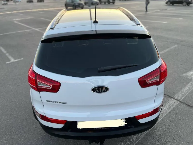 Kia sportage продам kia sportag premium год: 2011 тип кпп: автоматическая пробег: 157.000 комплектация максимальная! привод полный # -2.0 бензин стекла все родные ! продам свой личный автомобиль в отличнейшем состоянии, авто обслужена для себя! все ключи, брелки все комплектное ! установлен авто запуск ! 2 комплекта резины зима лето ! согласен на любые проверки комплектация самая полная для данного автомобиля вплоть до авто парковки понарамы и штатного ксенона, обслужена полностью, масла фильтра все поменяно 2т. с км назад полный привод в новом состоянии. много писать что делал и какая комплектация! местный учет 180! доки все оригинал территориально нахожусь г. донецк цена: 1.450.000.торг +79495905326 📲 tg: sss$ 📞 +7(949)5905326 📲 tg: sss$ 📞 звоните: +7(949)5905326 - фотография - 5