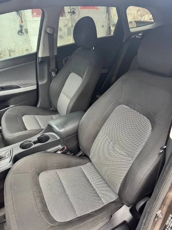 Продаю kia ceed универсал в отличном состоянии! год: 2017 мотор: 1.6 коробка: автомат пробег: 160.000 км автомобиль практически весь в заводском окрасе (крашено пару элементов, косметика) никаких сколов, царапин и прочего, выглядит просто отлично. технически автомобиль тоже в отличном состоянии. мотор, коробка без малейших нареканий мотор чувствует себя превосходно, не дымит, не троит, не кипит, работает идеально без посторонних шумов, вложений никаких не требует. по коробке также все отлично, переключается плавно. салон опрятный, не рванный, не протертый, за машиной следили. по электрике работает абсолютно каждая кнопочка, включая кондей, подогревы и т. д. 2 ключа автозапуск автомобиль неприхотливый, надёжный и комфортный. у кого остались какие либо вопросы звоните, буду рад на них ответить. готов к любым проверкам за ваш счёт цена: 1.300.000₽ макеевка +79494265700 +79064307686 - фотография - 7