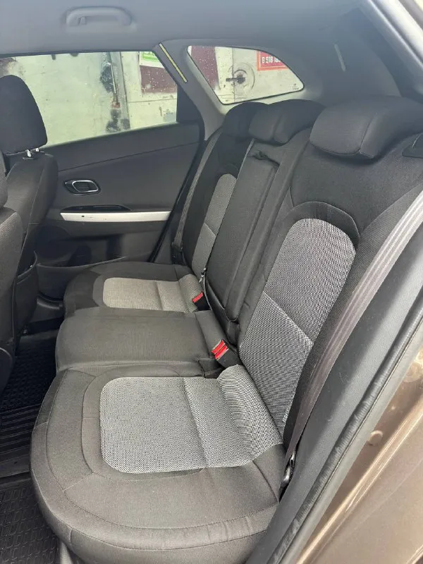 Продаю kia ceed универсал в отличном состоянии! год: 2017 мотор: 1.6 коробка: автомат пробег: 160.000 км автомобиль практически весь в заводском окрасе (крашено пару элементов, косметика) никаких сколов, царапин и прочего, выглядит просто отлично. технически автомобиль тоже в отличном состоянии. мотор, коробка без малейших нареканий мотор чувствует себя превосходно, не дымит, не троит, не кипит, работает идеально без посторонних шумов, вложений никаких не требует. по коробке также все отлично, переключается плавно. салон опрятный, не рванный, не протертый, за машиной следили. по электрике работает абсолютно каждая кнопочка, включая кондей, подогревы и т. д. 2 ключа автозапуск автомобиль неприхотливый, надёжный и комфортный. у кого остались какие либо вопросы звоните, буду рад на них ответить. готов к любым проверкам за ваш счёт цена: 1.300.000₽ макеевка +79494265700 +79064307686 - фотография - 8