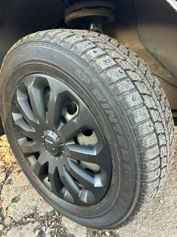 Ваз 2115 (2011 год) 1.6 8v в очень хорошем техническом состоянии ! ! ! цена 185 тыс ! двигатель не троит, не дымит, едет очень хорошо. кпп - без нареканий. кузов в достойном состоянии, без дыр и гнили, стаканы ланжероны, все силовые части целые. естественно есть моменты по лкп, всё таки не новая машина. в целом всё нормально. пятнашка бодрая, вид имеет 🔥 авто по технике прям очень хорошее, никаких вложений не требует. ходовая вся новая едет мягко. дорогу держит хорошо. по электрике все исправно. салон ухоженный, чистый. резина хорошая. стоит сигналка. музыка, bt, aux 4 динамика. документы в полном порядке. цена адекватная 2011 год ! торг строго минимальный. на бак бензина. осмотр макеевка +79493147884 📞 звоните: +7(949)3147884 - фотография - 10