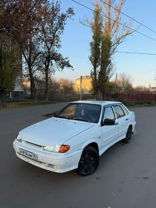 Ваз 2115 (2011 год) 1.6 8v в очень хорошем техническом состоянии ! ! ! цена 185 тыс ! двигатель не троит, не дымит, едет очень хорошо. кпп - без нареканий. кузов в достойном состоянии, без дыр и гнили, стаканы ланжероны, все силовые части целые. естественно есть моменты по лкп, всё таки не новая машина. в целом всё нормально. пятнашка бодрая, вид имеет 🔥 авто по технике прям очень хорошее, никаких вложений не требует. ходовая вся новая едет мягко. дорогу держит хорошо. по электрике все исправно. салон ухоженный, чистый. резина хорошая. стоит сигналка. музыка, bt, aux 4 динамика. документы в полном порядке. цена адекватная 2011 год ! торг строго минимальный. на бак бензина. осмотр макеевка +79493147884 📞 звоните: +7(949)3147884 - фотография - 2