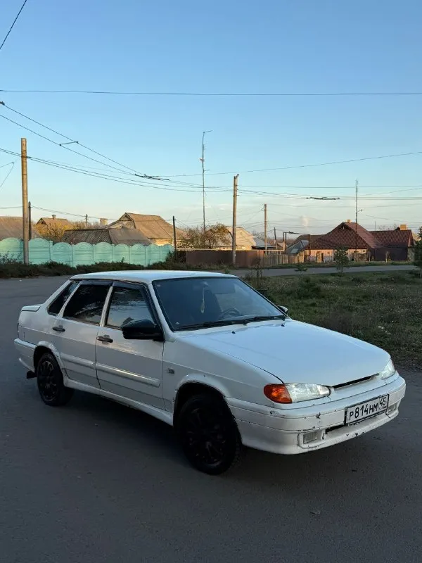 Ваз 2115 (2011 год) 1.6 8v в очень хорошем техническом состоянии ! ! ! цена 185 тыс ! двигатель не троит, не дымит, едет очень хорошо. кпп - без нареканий. кузов в достойном состоянии, без дыр и гнили, стаканы ланжероны, все силовые части целые. естественно есть моменты по лкп, всё таки не новая машина. в целом всё нормально. пятнашка бодрая, вид имеет 🔥 авто по технике прям очень хорошее, никаких вложений не требует. ходовая вся новая едет мягко. дорогу держит хорошо. по электрике все исправно. салон ухоженный, чистый. резина хорошая. стоит сигналка. музыка, bt, aux 4 динамика. документы в полном порядке. цена адекватная 2011 год ! торг строго минимальный. на бак бензина. осмотр макеевка +79493147884 📞 звоните: +7(949)3147884 - фотография - 3