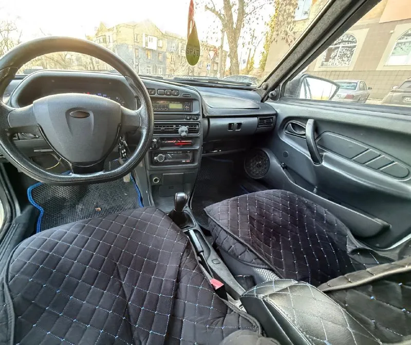 Ваз 2115 (2011 год) 1.6 8v в очень хорошем техническом состоянии ! ! ! цена 185 тыс ! двигатель не троит, не дымит, едет очень хорошо. кпп - без нареканий. кузов в достойном состоянии, без дыр и гнили, стаканы ланжероны, все силовые части целые. естественно есть моменты по лкп, всё таки не новая машина. в целом всё нормально. пятнашка бодрая, вид имеет 🔥 авто по технике прям очень хорошее, никаких вложений не требует. ходовая вся новая едет мягко. дорогу держит хорошо. по электрике все исправно. салон ухоженный, чистый. резина хорошая. стоит сигналка. музыка, bt, aux 4 динамика. документы в полном порядке. цена адекватная 2011 год ! торг строго минимальный. на бак бензина. осмотр макеевка +79493147884 📞 звоните: +7(949)3147884 - фотография - 7