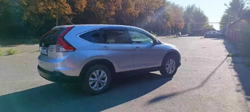 Авто в семье 4 года. семейный кроссовер 2,4л 190л. с. коробка-надёжный классический автомат работает отлично! двигатель на 5 (все сухое и чистое, масло не берёт). пробег 200т. км реальный (любая проверка). гу на базе android с голосовым управлением. люк, камера заднего вида, два экрана, два ключа. подвеска мягкая и бесшумная. по кузову: заменено переднее левое крыло, все остальные детали родные (на каждой заводские наклейки с win кодом). стекла, фары заводские, есть зимняя резина. самый большой багажник в своём классе, в работе не была, гаражное хранение. продажа неспешная. обмен не интересует. цена 1900000 учёт рф. находится в г. донецк. +79493537625 📲 tg: евгений николаевич 📞 звоните: +7(949)3537625 - фотография - 2