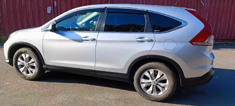 Авто в семье 4 года. семейный кроссовер 2,4л 190л. с. коробка-надёжный классический автомат работает отлично! двигатель на 5 (все сухое и чистое, масло не берёт). пробег 200т. км реальный (любая проверка). гу на базе android с голосовым управлением. люк, камера заднего вида, два экрана, два ключа. подвеска мягкая и бесшумная. по кузову: заменено переднее левое крыло, все остальные детали родные (на каждой заводские наклейки с win кодом). стекла, фары заводские, есть зимняя резина. самый большой багажник в своём классе, в работе не была, гаражное хранение. продажа неспешная. обмен не интересует. цена 1900000 учёт рф. находится в г. донецк. +79493537625 📲 tg: евгений николаевич 📞 звоните: +7(949)3537625 - фотография - 4