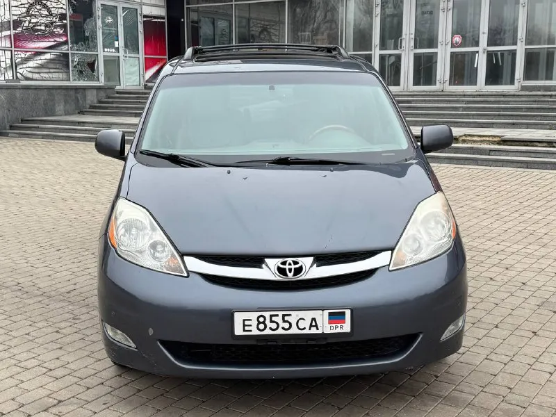 Продам тойота сиенна 2009 года, двигатель 3.5, автомобиль без подкрасов всё в идеальном состоянии, полная комплектация, один хозяин, машина ремонта не требует, кожаный салон мониторы по салону мотор без проблем масло не есть коробка переключает плавно все работает в машине проблем нету не каких все вопросы по телефону автомобиль не пригнан один хозяин сел и поехал. все остальные вопросы по номеру телефону, пишите звоните в любое время!! цена 1.620.000₽торг +7949-467-65-94 - фотография - 7