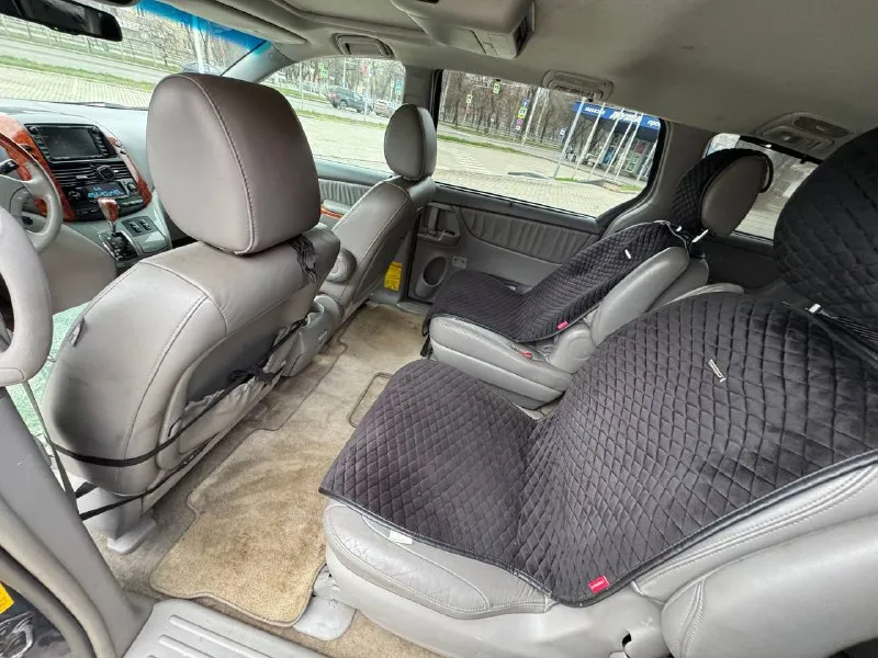 Продам тойота сиенна 2009 года, двигатель 3.5, автомобиль без подкрасов всё в идеальном состоянии, полная комплектация, один хозяин, машина ремонта не требует, кожаный салон мониторы по салону мотор без проблем масло не есть коробка переключает плавно все работает в машине проблем нету не каких все вопросы по телефону автомобиль не пригнан один хозяин сел и поехал. все остальные вопросы по номеру телефону, пишите звоните в любое время!! цена 1.620.000₽торг +7949-467-65-94 - фотография - 9