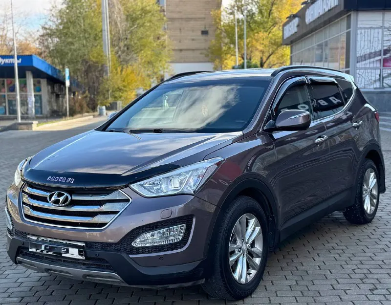 Продам hyundai santa fe, 2012 год 2.4 полный привод рабочи хорошая комплектация кожа климат старт ст... - фотография