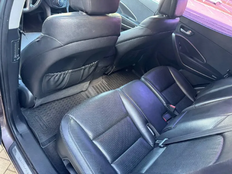 Продам hyundai santa fe, 2012 год 2.4 полный привод рабочи хорошая комплектация кожа климат старт стоп лед оптика камера заднего вида хорошая акустика партроники подогревый сидения 4штуки авто в отличном состоянии без вложений сель и поехал все остальные вопросы по телефону звоните в любое время!! +7949-467-65-94 цена 1.540.000₽ торг - фотография - 10