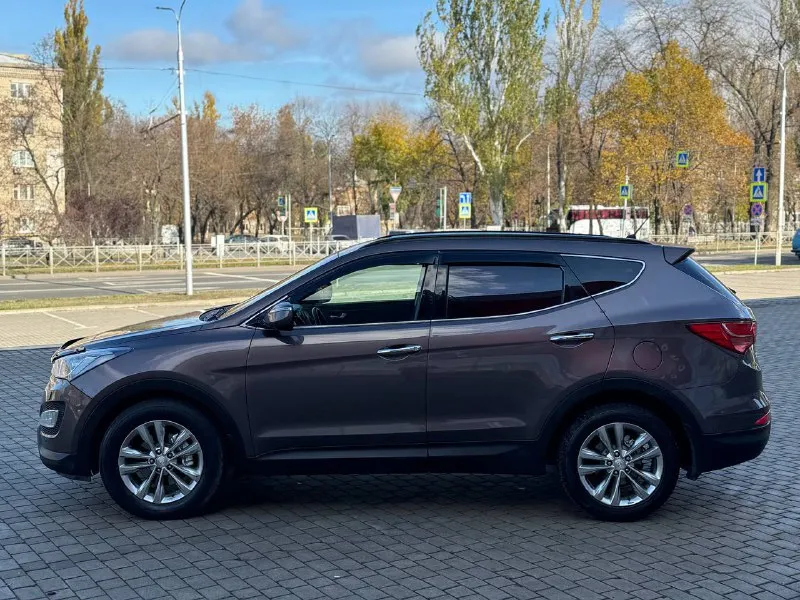 Продам hyundai santa fe, 2012 год 2.4 полный привод рабочи хорошая комплектация кожа климат старт стоп лед оптика камера заднего вида хорошая акустика партроники подогревый сидения 4штуки авто в отличном состоянии без вложений сель и поехал все остальные вопросы по телефону звоните в любое время!! +7949-467-65-94 цена 1.540.000₽ торг - фотография - 2