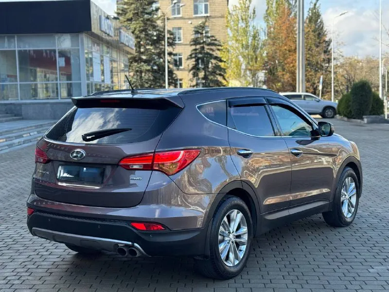 Продам hyundai santa fe, 2012 год 2.4 полный привод рабочи хорошая комплектация кожа климат старт стоп лед оптика камера заднего вида хорошая акустика партроники подогревый сидения 4штуки авто в отличном состоянии без вложений сель и поехал все остальные вопросы по телефону звоните в любое время!! +7949-467-65-94 цена 1.540.000₽ торг - фотография - 3