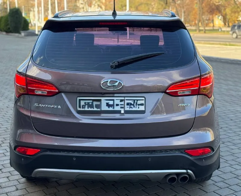 Продам hyundai santa fe, 2012 год 2.4 полный привод рабочи хорошая комплектация кожа климат старт стоп лед оптика камера заднего вида хорошая акустика партроники подогревый сидения 4штуки авто в отличном состоянии без вложений сель и поехал все остальные вопросы по телефону звоните в любое время!! +7949-467-65-94 цена 1.540.000₽ торг - фотография - 4