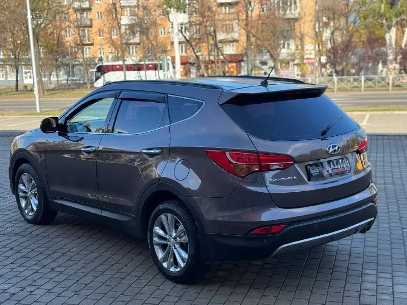 Продам hyundai santa fe, 2012 год 2.4 полный привод рабочи хорошая комплектация кожа климат старт стоп лед оптика камера заднего вида хорошая акустика партроники подогревый сидения 4штуки авто в отличном состоянии без вложений сель и поехал все остальные вопросы по телефону звоните в любое время!! +7949-467-65-94 цена 1.540.000₽ торг - фотография - 5