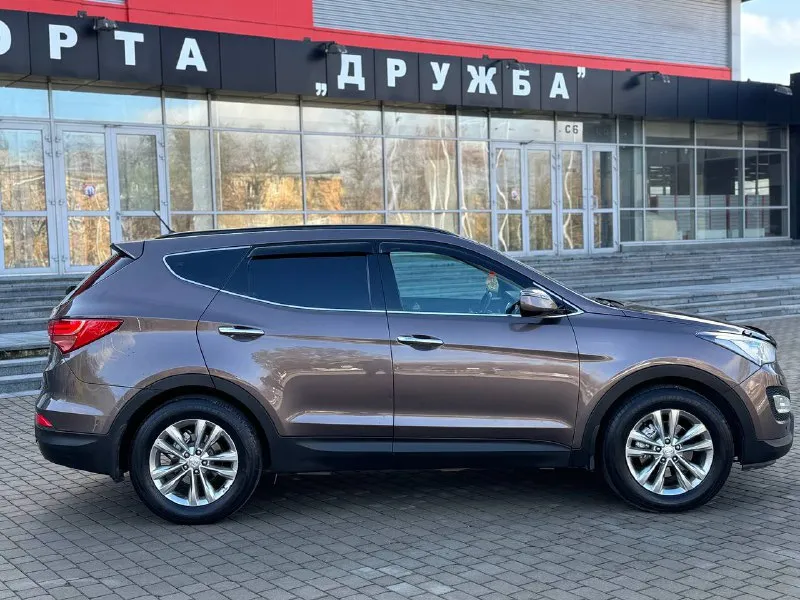 Продам hyundai santa fe, 2012 год 2.4 полный привод рабочи хорошая комплектация кожа климат старт стоп лед оптика камера заднего вида хорошая акустика партроники подогревый сидения 4штуки авто в отличном состоянии без вложений сель и поехал все остальные вопросы по телефону звоните в любое время!! +7949-467-65-94 цена 1.540.000₽ торг - фотография - 6