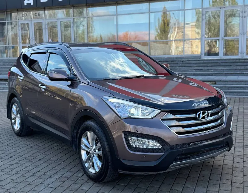 Продам hyundai santa fe, 2012 год 2.4 полный привод рабочи хорошая комплектация кожа климат старт стоп лед оптика камера заднего вида хорошая акустика партроники подогревый сидения 4штуки авто в отличном состоянии без вложений сель и поехал все остальные вопросы по телефону звоните в любое время!! +7949-467-65-94 цена 1.540.000₽ торг - фотография - 7