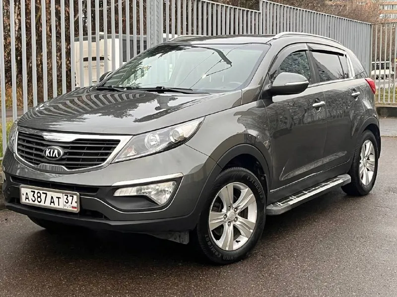 Продам kia sportage, 2013 год, автомат, 145 000 оригинального пробега, автомобиль с минимальными подкрасами (косметическими), все детали на автомобили оригинальные, технически автомобиль в отличном состояние, мотор 2 л, бензин ( без задир 100 %, смотрите 9 фото ), работает идеально как на холодную так и на горячую, автотека отличная ( номера не закрываю так как ничего скрывать ), автомат отрабатывает отлично без пинков и рывков, все стекло оригинал включая лобовое, автомобиль весь срок эксплуатации был в одной семье, регистрации подтверждает автотека ( эксплуатировался только по ивановской области ), автомобиль юридический чист, без залов, без штрафов и ограничений, готов к переоформлению, автомобиль на хорошей зимней резине, диски на r17, есть сервисная книжка, цена 1 470 000 готов торговаться у капота, донецк, +79493303716 покупайте авто у проверенных продавцов, смотрите мой профиль телеграм (+79493303716) 📞 +7(949)3303716 📲 tg: @avto_lider_dnr 📞 звоните: +7(949)3303716 - фотография - 2