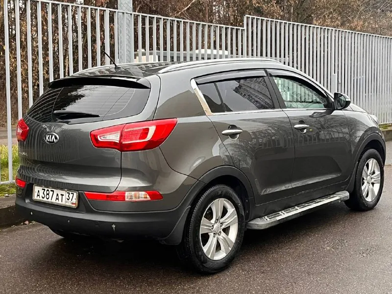 Продам kia sportage, 2013 год, автомат, 145 000 оригинального пробега, автомобиль с минимальными подкрасами (косметическими), все детали на автомобили оригинальные, технически автомобиль в отличном состояние, мотор 2 л, бензин ( без задир 100 %, смотрите 9 фото ), работает идеально как на холодную так и на горячую, автотека отличная ( номера не закрываю так как ничего скрывать ), автомат отрабатывает отлично без пинков и рывков, все стекло оригинал включая лобовое, автомобиль весь срок эксплуатации был в одной семье, регистрации подтверждает автотека ( эксплуатировался только по ивановской области ), автомобиль юридический чист, без залов, без штрафов и ограничений, готов к переоформлению, автомобиль на хорошей зимней резине, диски на r17, есть сервисная книжка, цена 1 470 000 готов торговаться у капота, донецк, +79493303716 покупайте авто у проверенных продавцов, смотрите мой профиль телеграм (+79493303716) 📞 +7(949)3303716 📲 tg: @avto_lider_dnr 📞 звоните: +7(949)3303716 - фотография - 3