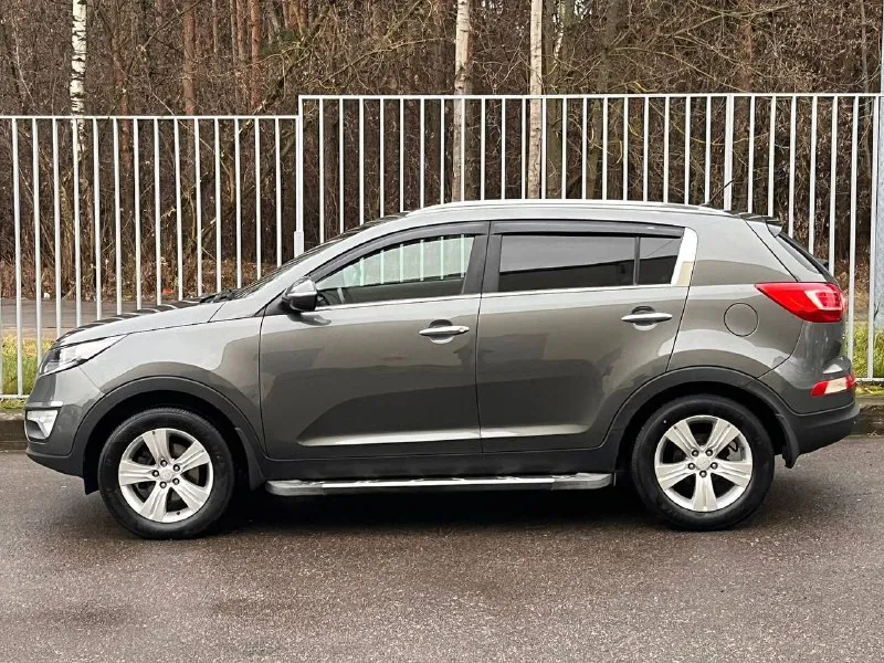 Продам kia sportage, 2013 год, автомат, 145 000 оригинального пробега, автомобиль с минимальными подкрасами (косметическими), все детали на автомобили оригинальные, технически автомобиль в отличном состояние, мотор 2 л, бензин ( без задир 100 %, смотрите 9 фото ), работает идеально как на холодную так и на горячую, автотека отличная ( номера не закрываю так как ничего скрывать ), автомат отрабатывает отлично без пинков и рывков, все стекло оригинал включая лобовое, автомобиль весь срок эксплуатации был в одной семье, регистрации подтверждает автотека ( эксплуатировался только по ивановской области ), автомобиль юридический чист, без залов, без штрафов и ограничений, готов к переоформлению, автомобиль на хорошей зимней резине, диски на r17, есть сервисная книжка, цена 1 470 000 готов торговаться у капота, донецк, +79493303716 покупайте авто у проверенных продавцов, смотрите мой профиль телеграм (+79493303716) 📞 +7(949)3303716 📲 tg: @avto_lider_dnr 📞 звоните: +7(949)3303716 - фотография - 6